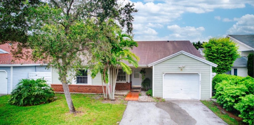 Casa en Miami, Florida 3 dormitorios, 145.58 m2 № 1947669