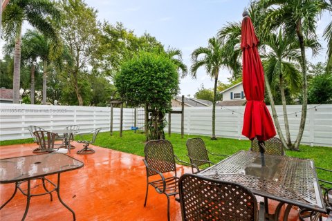 Casa en venta en Miami, Florida, 3 dormitorios, 145.58 m2 № 1947669 - foto 27