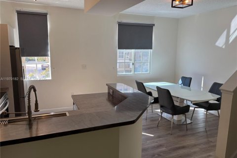 Adosado en venta en Aventura, Florida, 2 dormitorios, 122.26 m2 № 2031032 - foto 5
