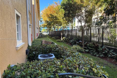 Adosado en venta en Aventura, Florida, 2 dormitorios, 122.26 m2 № 2031032 - foto 3