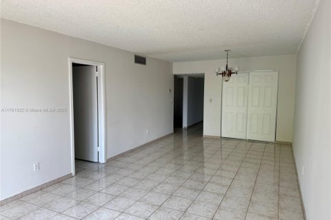 Copropriété à louer à Hialeah, Floride: 2 chambres, 93.37 m2 № 1959780 - photo 15