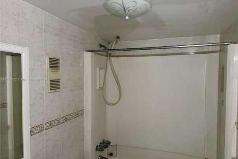 Copropriété à louer à Hialeah, Floride: 2 chambres, 93.37 m2 № 1959780 - photo 24