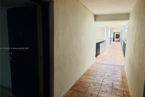 Copropriété à louer à Hialeah, Floride: 2 chambres, 93.37 m2 № 1959780 - photo 11