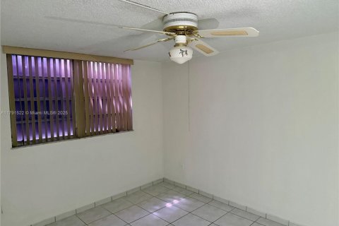 Copropriété à louer à Hialeah, Floride: 2 chambres, 93.37 m2 № 1959780 - photo 19