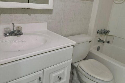 Copropriété à louer à Hialeah, Floride: 2 chambres, 93.37 m2 № 1959780 - photo 30