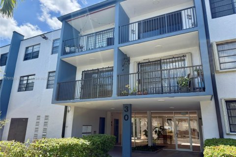 Copropriété à louer à Hialeah, Floride: 2 chambres, 93.37 m2 № 1959780 - photo 2