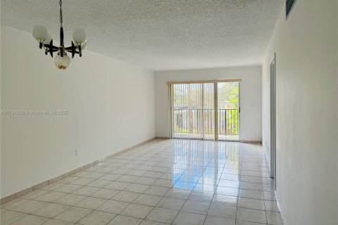 Copropriété à louer à Hialeah, Floride: 2 chambres, 93.37 m2 № 1959780 - photo 13