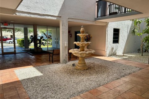 Copropriété à louer à Hialeah, Floride: 2 chambres, 93.37 m2 № 1959780 - photo 8