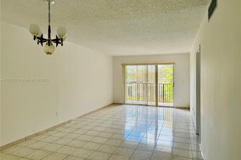 Copropriété à louer à Hialeah, Floride: 2 chambres, 93.37 m2 № 1959780 - photo 17