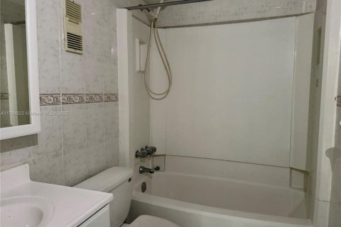 Copropriété à louer à Hialeah, Floride: 2 chambres, 93.37 m2 № 1959780 - photo 23