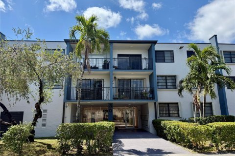 Copropriété à louer à Hialeah, Floride: 2 chambres, 93.37 m2 № 1959780 - photo 1