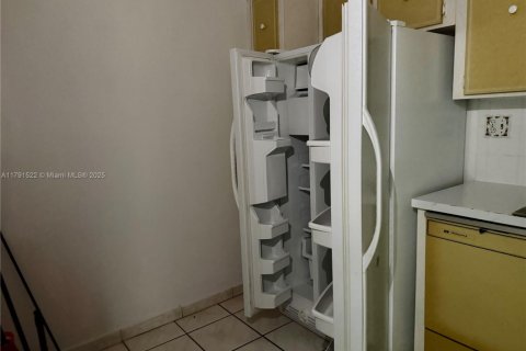 Copropriété à louer à Hialeah, Floride: 2 chambres, 93.37 m2 № 1959780 - photo 22