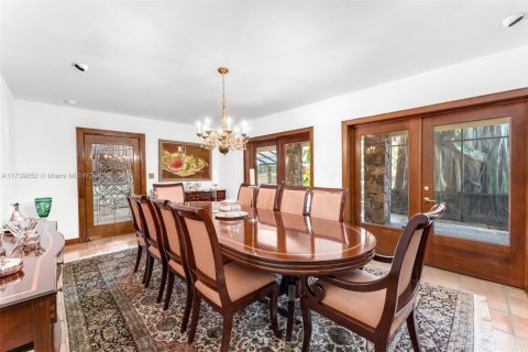 House in Coral Gables, Florida 7 bedrooms, 591.88 sq.m. № 1765021 - photo 9