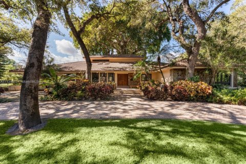 House in Coral Gables, Florida 7 bedrooms, 591.88 sq.m. № 1765021 - photo 1