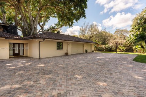 House in Coral Gables, Florida 7 bedrooms, 591.88 sq.m. № 1765021 - photo 4