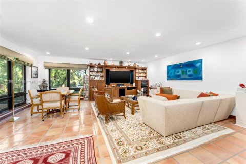 House in Coral Gables, Florida 7 bedrooms, 591.88 sq.m. № 1765021 - photo 5