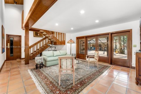 House in Coral Gables, Florida 7 bedrooms, 591.88 sq.m. № 1765021 - photo 12