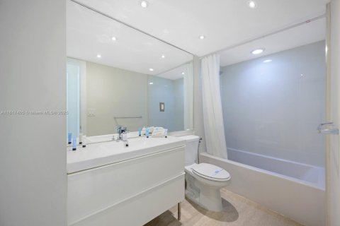 Condo in Sunny Isles Beach, Florida, 3 bedrooms  № 1779667 - photo 14