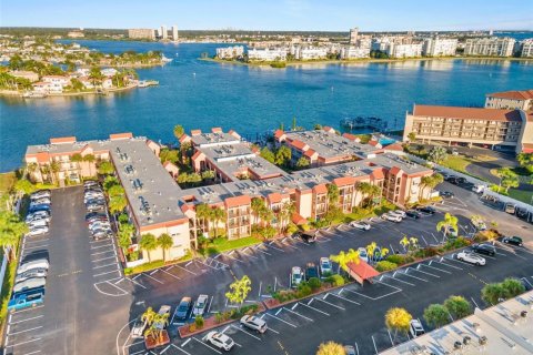 Condo in Saint Pete Beach, Florida, 1 bedroom  № 1687905 - photo 3