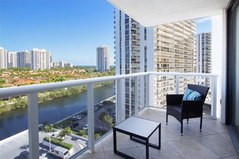 Condominio en venta en Aventura, Florida, 2 dormitorios, 90.3 m2 № 2010446 - foto 21