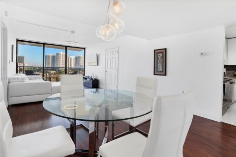 Condominio en venta en Aventura, Florida, 2 dormitorios, 90.3 m2 № 2010446 - foto 8