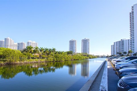 Condominio en venta en Aventura, Florida, 2 dormitorios, 90.3 m2 № 2010446 - foto 3