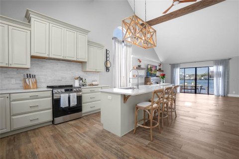 Condo in Crystal River, Florida, 3 bedrooms  № 1851723 - photo 9