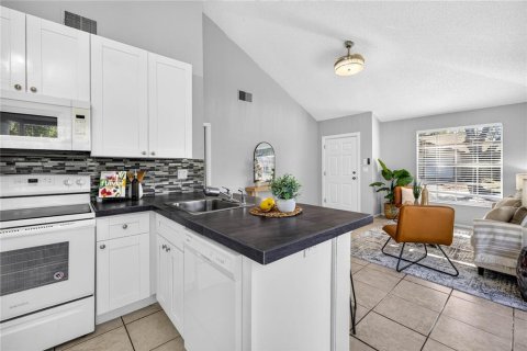 House in Palm Harbor, Florida 2 bedrooms, 74.04 sq.m. № 2258775 - photo 11