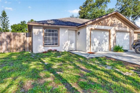 House in Palm Harbor, Florida 2 bedrooms, 74.04 sq.m. № 2258775 - photo 2