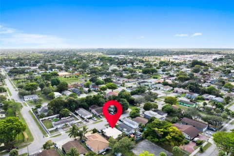 Propiedad comercial en venta en Fort Lauderdale, Florida, 123.93 m2 № 2000284 - foto 7