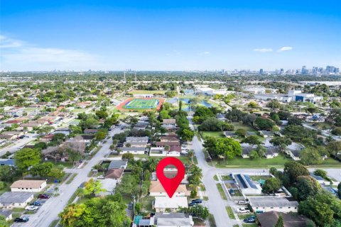 Propiedad comercial en venta en Fort Lauderdale, Florida, 123.93 m2 № 2000284 - foto 10