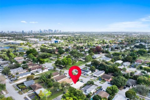 Propiedad comercial en venta en Fort Lauderdale, Florida, 123.93 m2 № 2000284 - foto 9