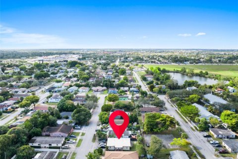 Propiedad comercial en venta en Fort Lauderdale, Florida, 123.93 m2 № 2000284 - foto 6