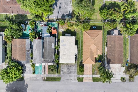 Propiedad comercial en venta en Fort Lauderdale, Florida, 123.93 m2 № 2000284 - foto 3