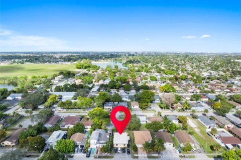 Propiedad comercial en venta en Fort Lauderdale, Florida, 123.93 m2 № 2000284 - foto 4