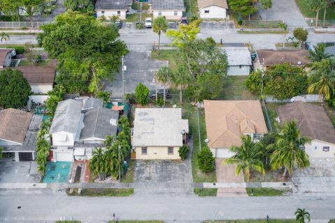 Propiedad comercial en venta en Fort Lauderdale, Florida, 123.93 m2 № 2000284 - foto 2