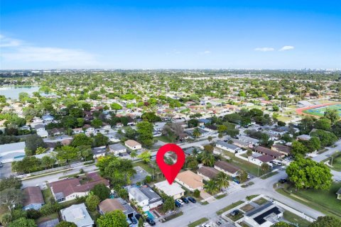 Propiedad comercial en venta en Fort Lauderdale, Florida, 123.93 m2 № 2000284 - foto 11