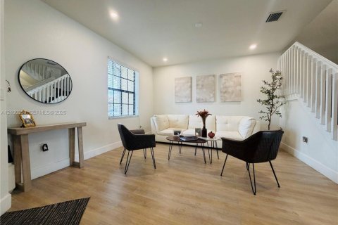 Touwnhouse à louer à Hialeah, Floride: 3 chambres, 146.23 m2 № 2400571 - photo 3