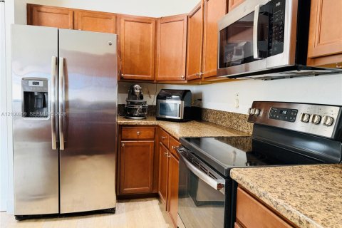 Touwnhouse à louer à Hialeah, Floride: 3 chambres, 146.23 m2 № 2400571 - photo 10