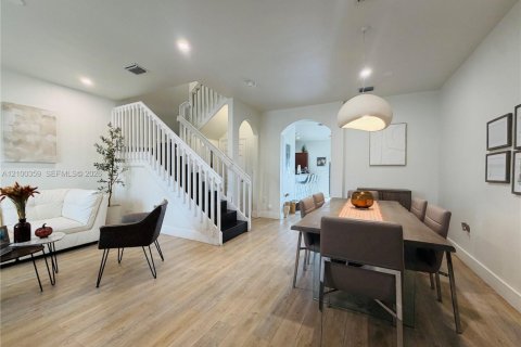 Touwnhouse à louer à Hialeah, Floride: 3 chambres, 146.23 m2 № 2400571 - photo 5