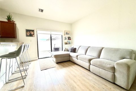 Touwnhouse à louer à Hialeah, Floride: 3 chambres, 146.23 m2 № 2400571 - photo 11