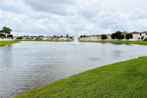 Touwnhouse à louer à Hialeah, Floride: 3 chambres, 146.23 m2 № 2400571 - photo 25