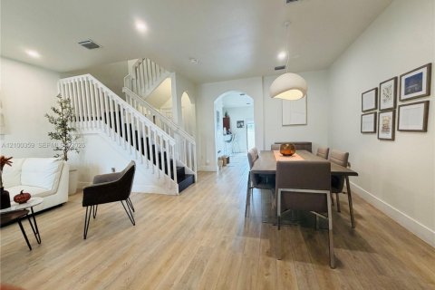 Touwnhouse à louer à Hialeah, Floride: 3 chambres, 146.23 m2 № 2400571 - photo 4