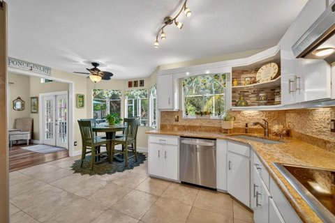 House in Ponce Inlet, Florida 3 bedrooms, 167.78 sq.m. № 2102974 - photo 13