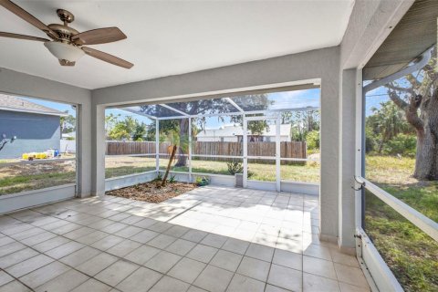 House in North Port, Florida 3 bedrooms, 164.25 sq.m. № 1759479 - photo 23