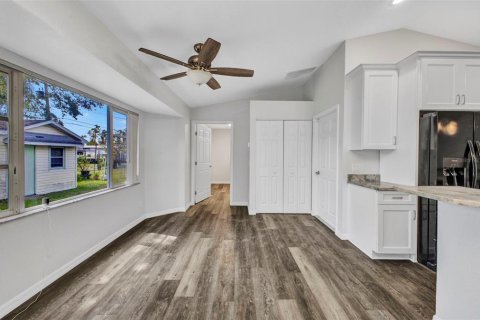 House in North Port, Florida 3 bedrooms, 164.25 sq.m. № 1759479 - photo 11