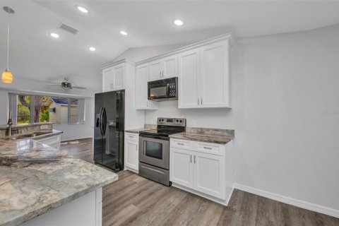 House in North Port, Florida 3 bedrooms, 164.25 sq.m. № 1759479 - photo 6