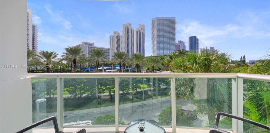 Кондоминиум с 2 спальнями в Санни-Айлс-Бич, Флорида № 1981239