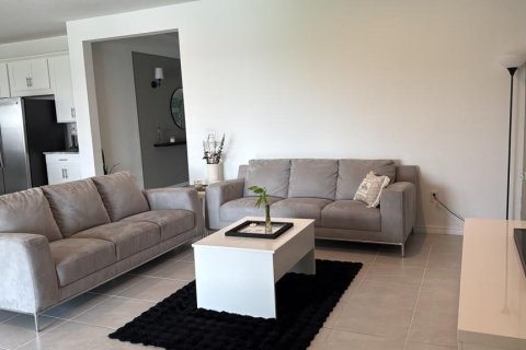 Villa ou maison à vendre à Kissimmee, Floride: 4 chambres, 232.26 m2 № 2296947 - photo 13