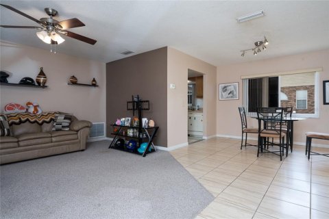 Casa en venta en Deltona, Florida, 2 dormitorios, 121.89 m2 № 2129958 - foto 4